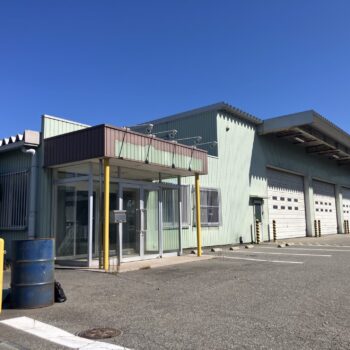 里丸岡倉庫 