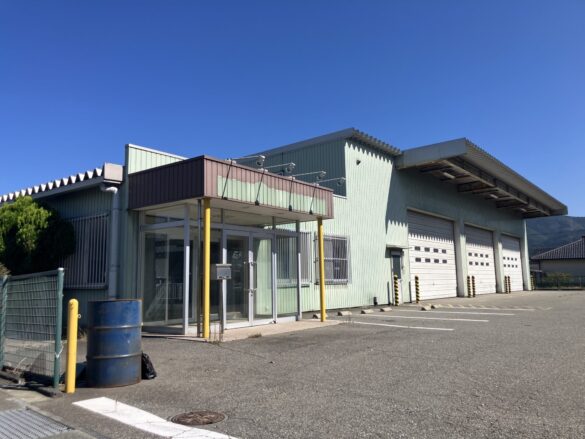 里丸岡倉庫 