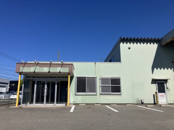 里丸岡倉庫 